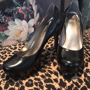 Guess pumps black patent